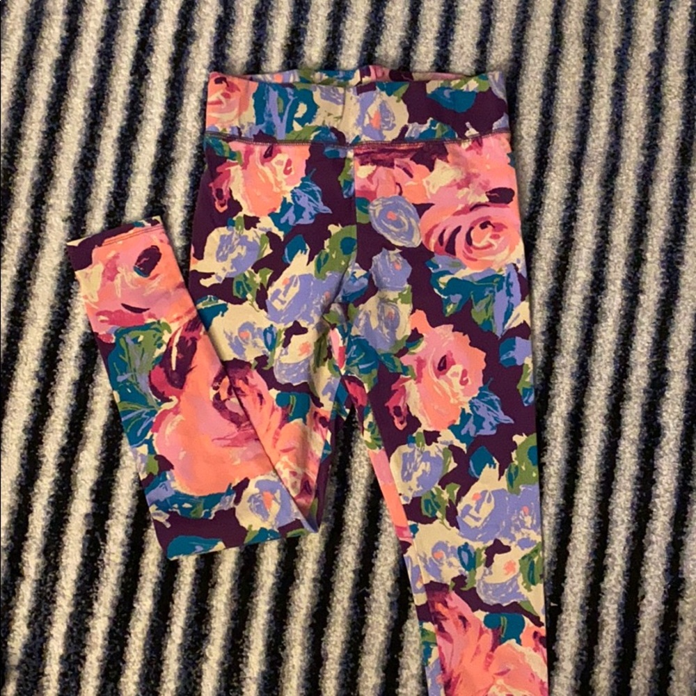 Aerie 3/4 length floral leggings! Size S
